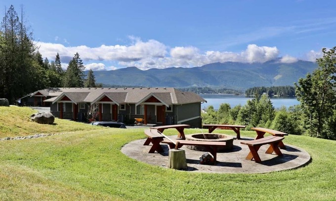 Port Alberni House | WATERFRONT townhouse at The Maples on beautiful Sproat Lake