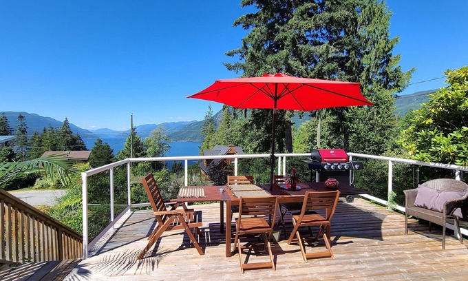Sandy Hook House | West Coast Getaway with amazing lnlet views