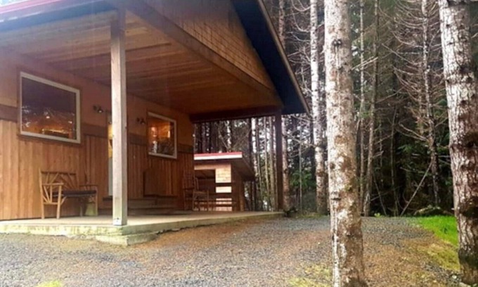 Juan de Fuca Electoral Area House | Wildwood Rainforest Retreat: Jordan River Cabin