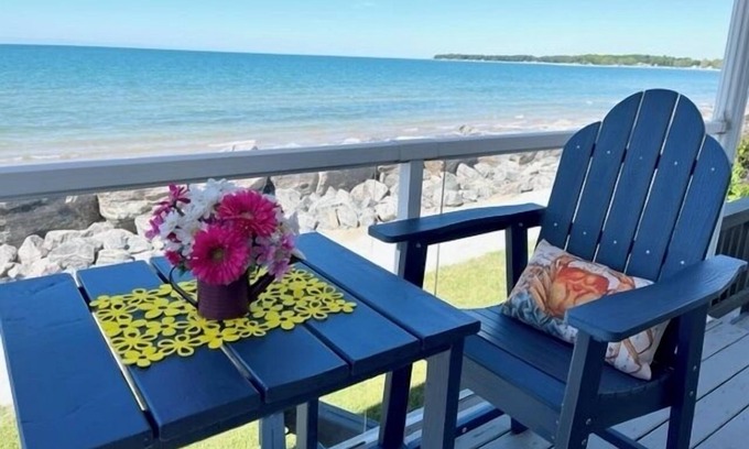 Sherkston House | WYLDEWOOD BEACHFRONT stunning views!