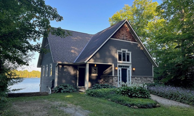 Grey Highlands Cottage | Yes, this is it-YOUR place to make Summer 2025 memorable!