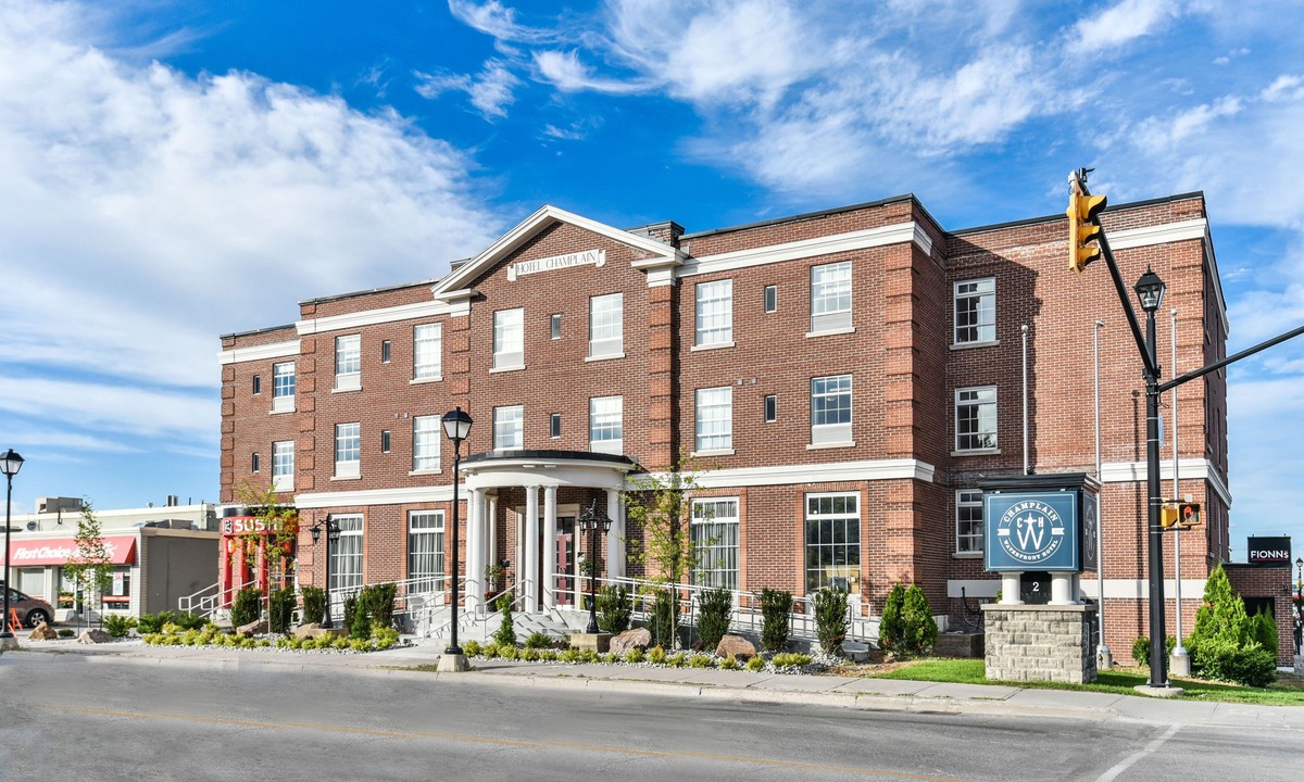 Orillia Hotel | The Champlain Waterfront Hotel, an Ascend Hotel Collection