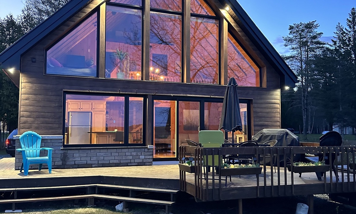 Le Haut-Saint-Francois Regional County Municipality Ski Chalet | Superb log cabin *Spa* *Waterfront*