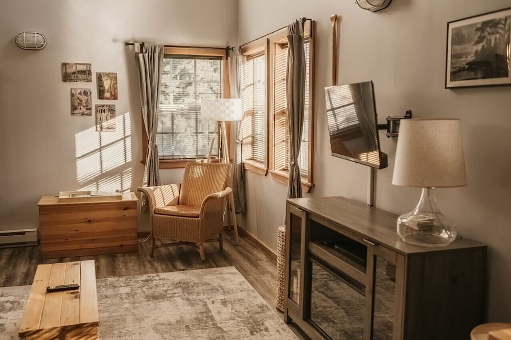 Ucluelet Apartment | Sea Urchin West Coast Cedar Loft & Beam Suite in Ukee