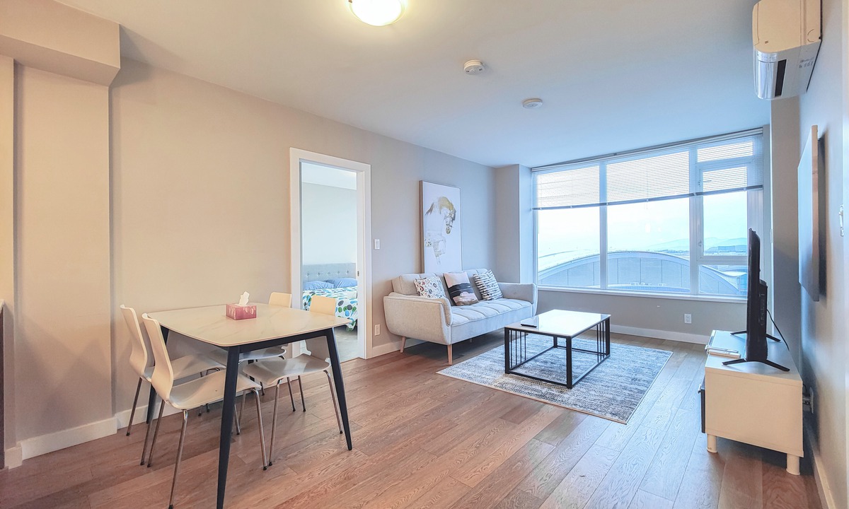 Richmond City Centre Apartment | 2BDR & 2Bath | AC | Free WiFi & Parking @ Oval Park
