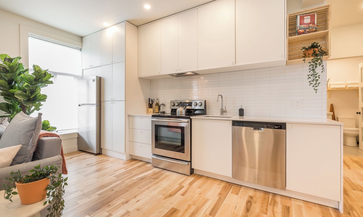 Hochelaga-Maisonneuve Apartment | HOMA-Comfort&Style-2BR-Spacious-Natural Light-FeelHome-A/C-SelfCheckIn-Metro