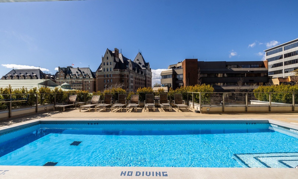 Inner Harbour Condo | Downtown 2Bed, Office, Pool, Gym, Parking, 2 Large Patios. City & Pond Views!