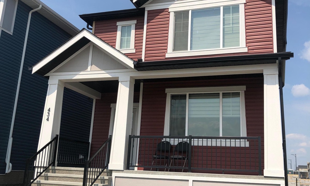 Airdrie House | New Basement Suite in Airdrie Near Calgary Airport with Private Entrance