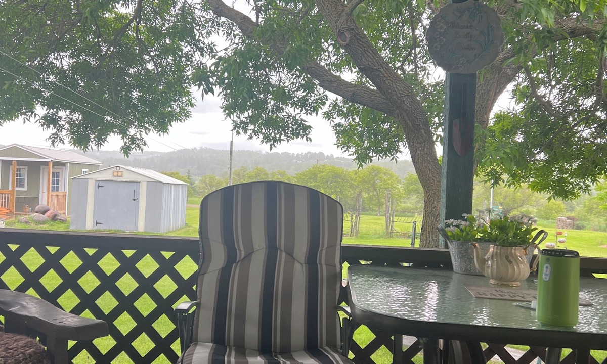 Minnedosa House | Spacious Cottage just steps to the River, Heritage Village and Minnedosa Lake!