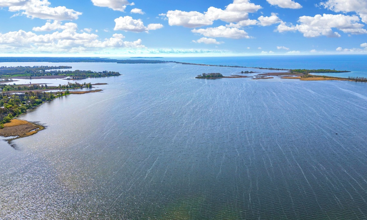 Carrying Place House | LAKEFRONT PARADISE - 6 BEDROOMS HAVEN WITH BREATHTAKING VIEWS!