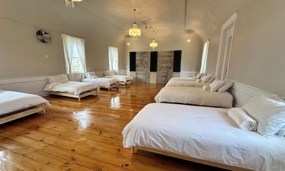 Vittoria House | Brand New Listing! Perfect for groups - close to beaches, wineries, restaurants