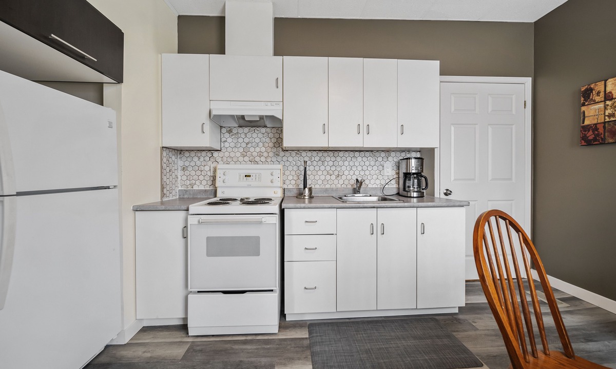 South River Apartment | Village Central. Launch pad for northern Algonquin Park, lakes, cycling trails.