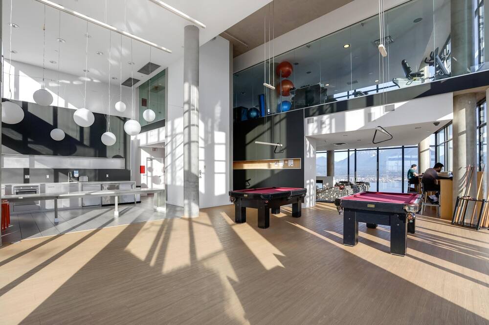 Chinatown Apartment | Cozy Master Suite Room in Gastown Vancouver
