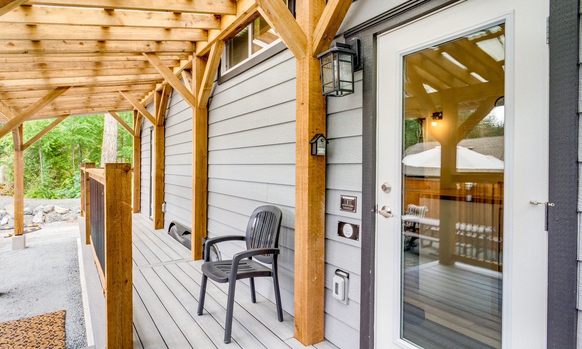 Port Alberni House | The Hummingbird House: One bedroom house that sleeps up to 4.