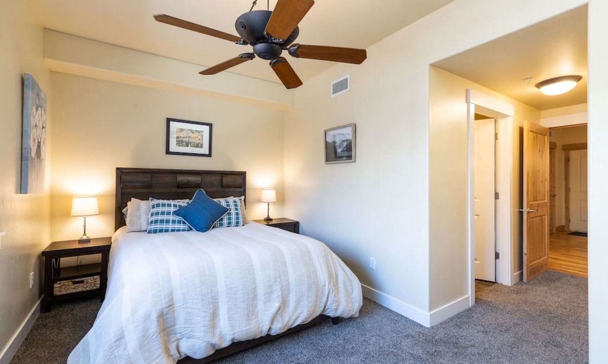 Bear Hollow Village Condo | Beautifully Updated PC condo w Pool, Hot Tub, Gym!