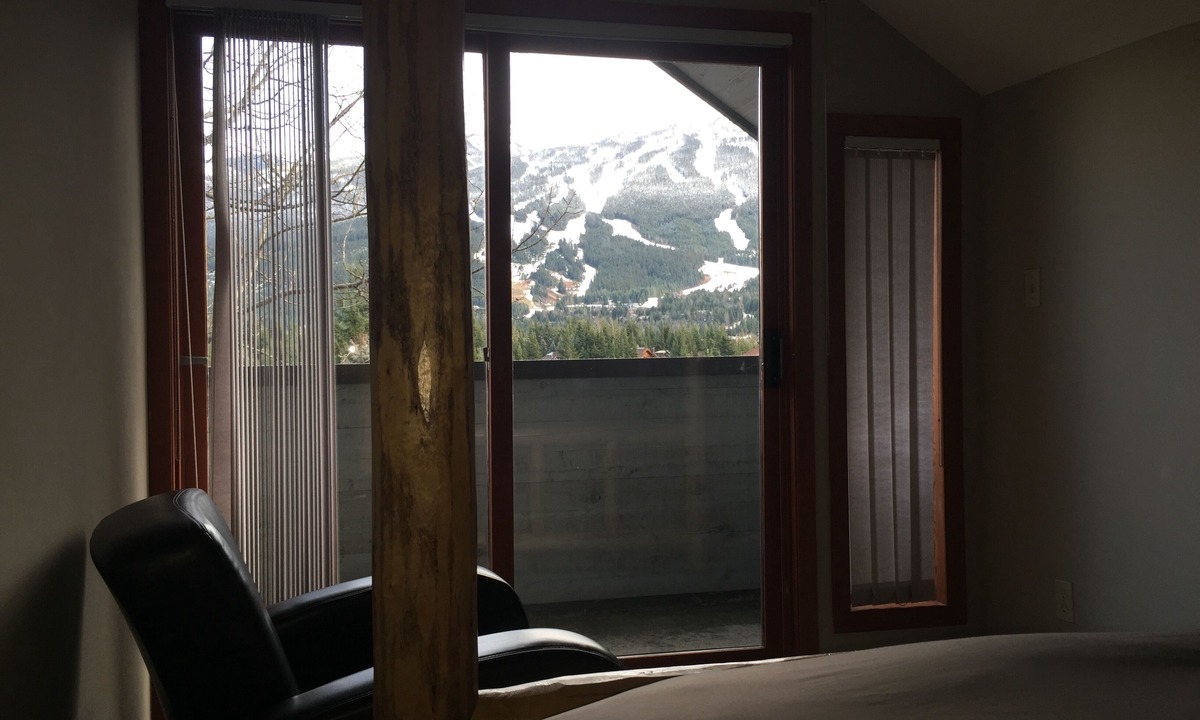 Blueberry Hill Ski Chalet | Magnificent Large 4.5 Bedroom Chalet with Spectacular Views SLEEPS 12
