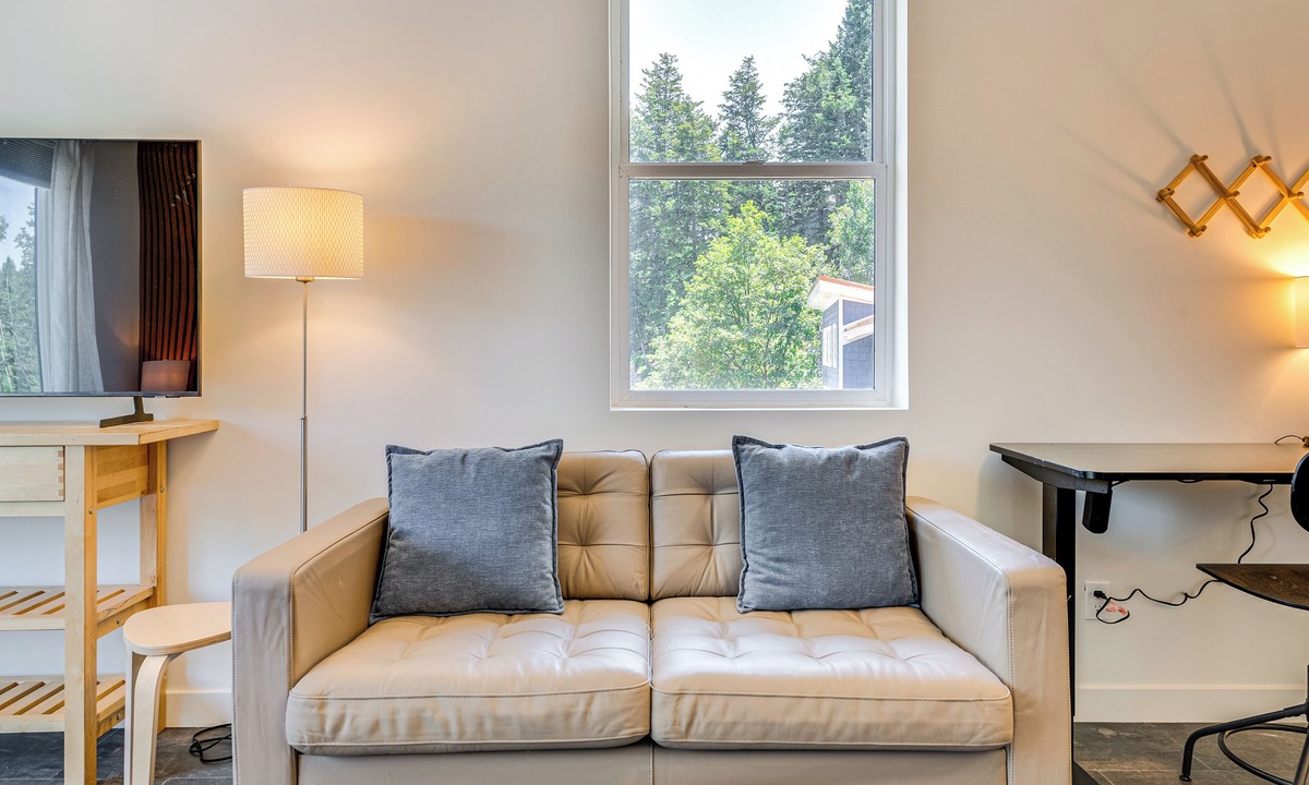 Summit Park Apartment | Ski, Hike & Bike: Modern Park City Studio