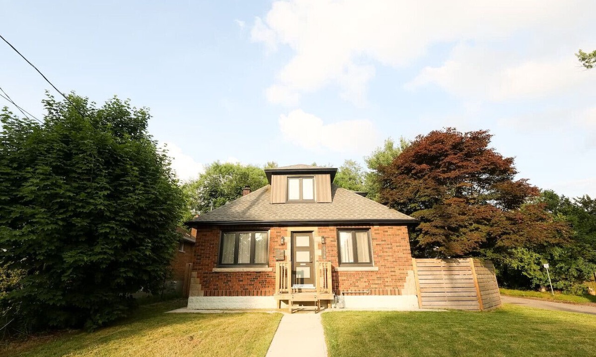 Niagara Falls House | Tranquil Retreat | 5BR, 3-Bath Falls Escape