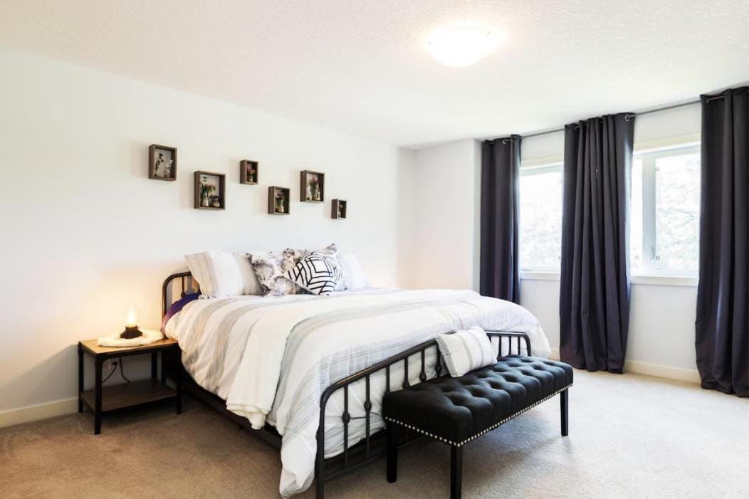 Jasper Place Apartment | 5BDRM Bright Modern Home-King Bed-Garage-Sleeps 12