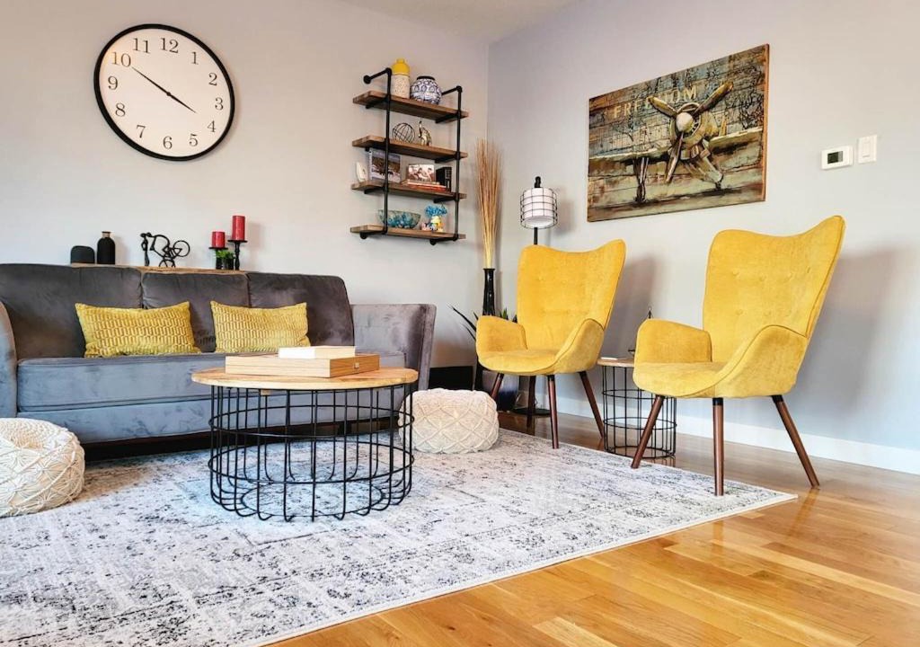 Cold Lake House | Cold Lake Retreat - 5 min walk to the beach & marina! (Pet Friendly)