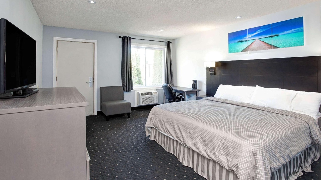 Photo of Bedroom in Gananoque
