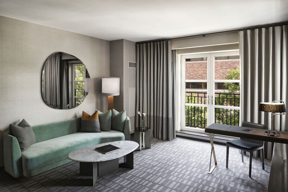 Photo of Livingroom in Bloor-Yorkville