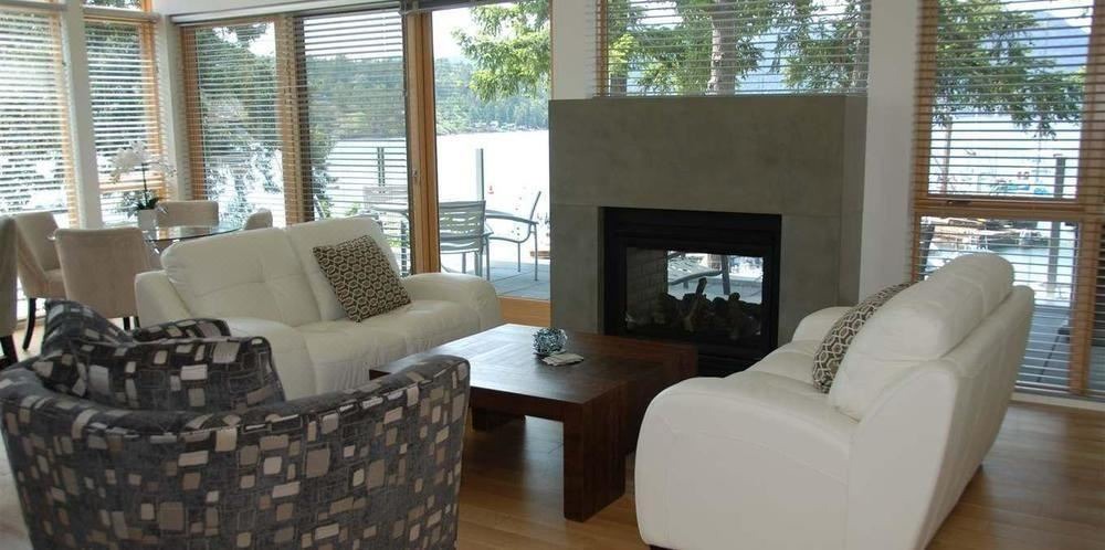 Photo of Livingroom in Brentwood Bay