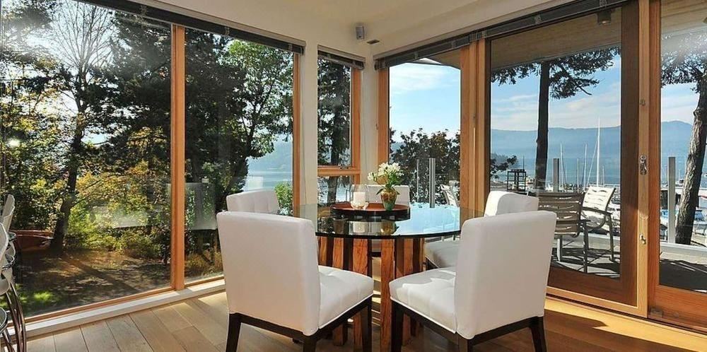 Photo of Livingroom in Brentwood Bay