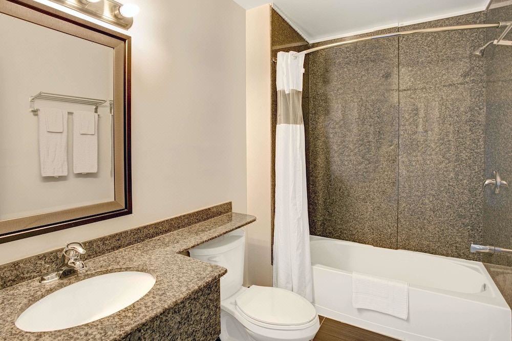 Photo of Bathroom in Gananoque