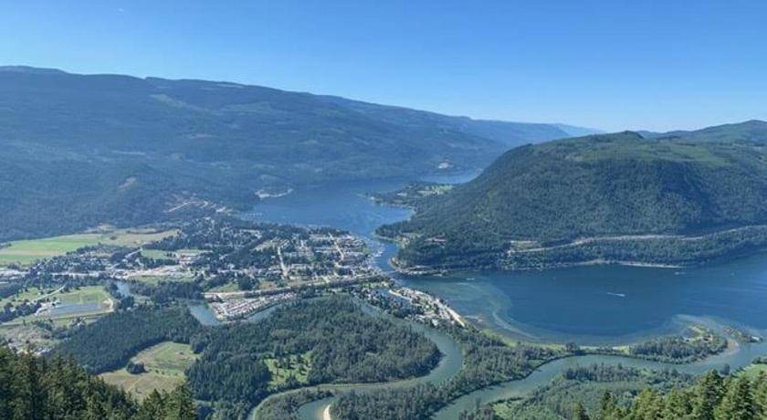 Photo of Others in Sicamous
