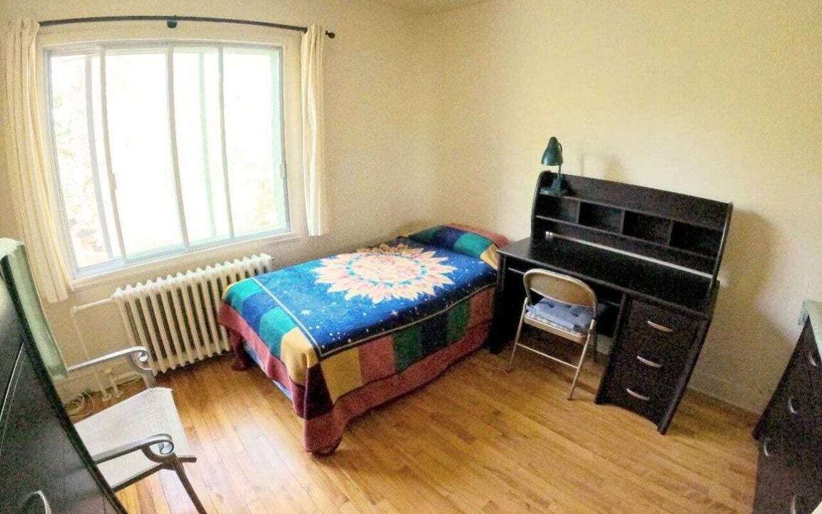 Photo of Bedroom in Cote-Des-Neiges—Notre-Dame-De-Grace