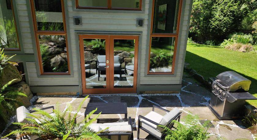 Photo of Patio Balcony in West Vancouver