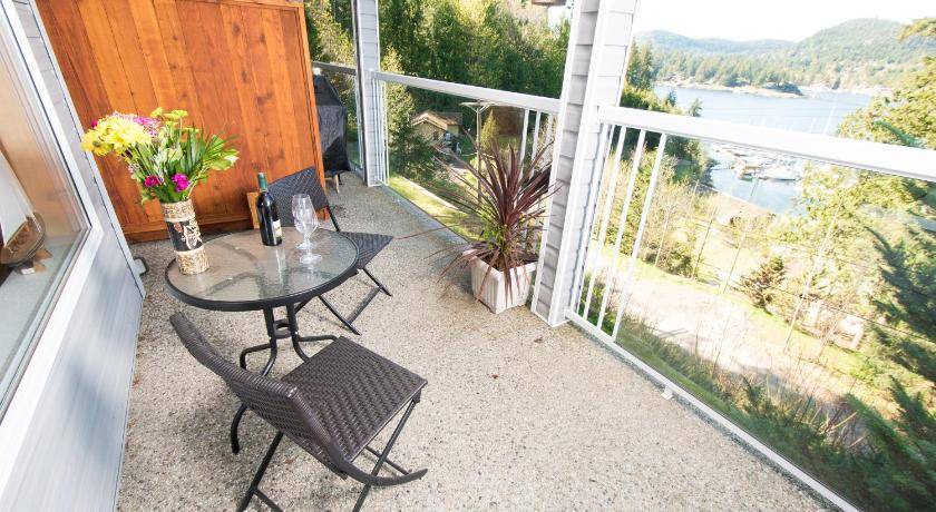 Photo of Patio Balcony in Madeira Park