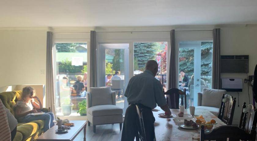 Photo of Livingroom in East Kootenay