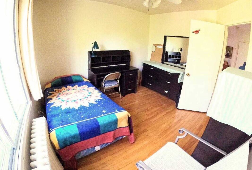 Photo of Bedroom in Cote-Des-Neiges—Notre-Dame-De-Grace