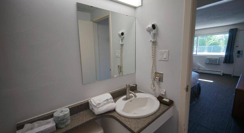Photo of Bathroom in South Lethbridge