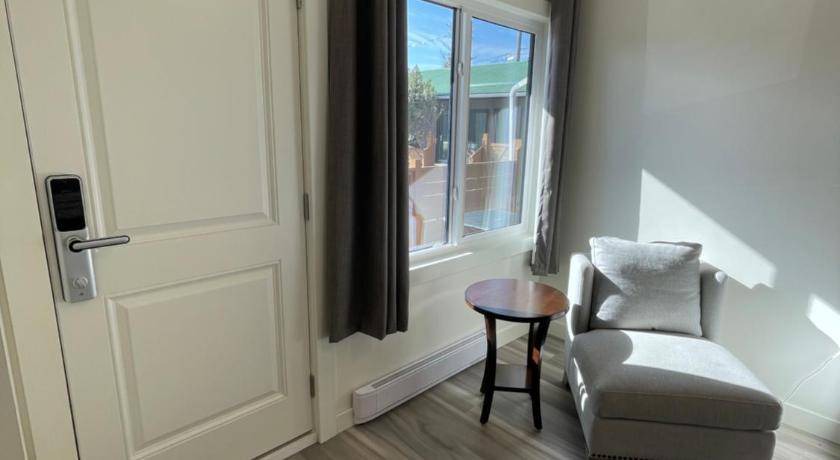 Photo of Livingroom in East Kootenay
