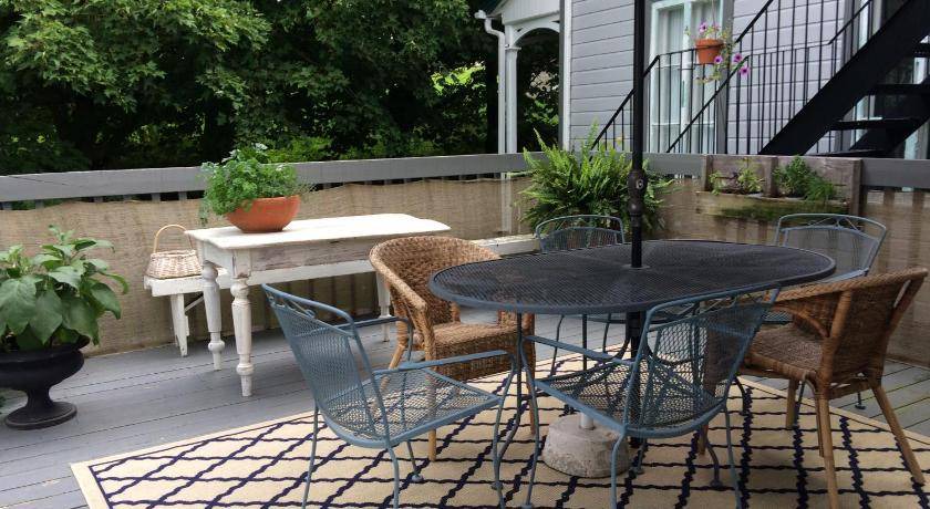 Photo of Patio Balcony in Saint-Leon-de-Standon