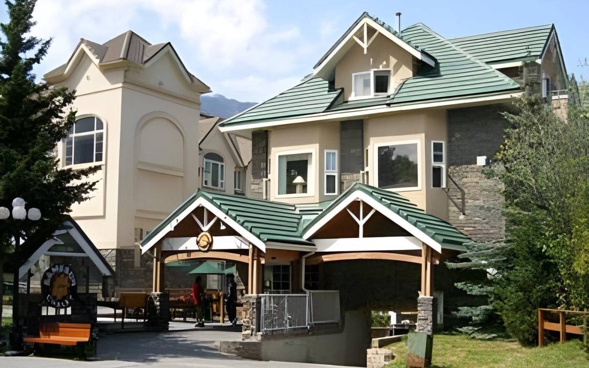 Photo of Others in Banff