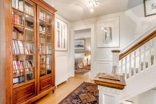 Photo of Livingroom in Rosedale