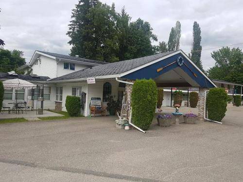 Photo of Buildings in Sicamous