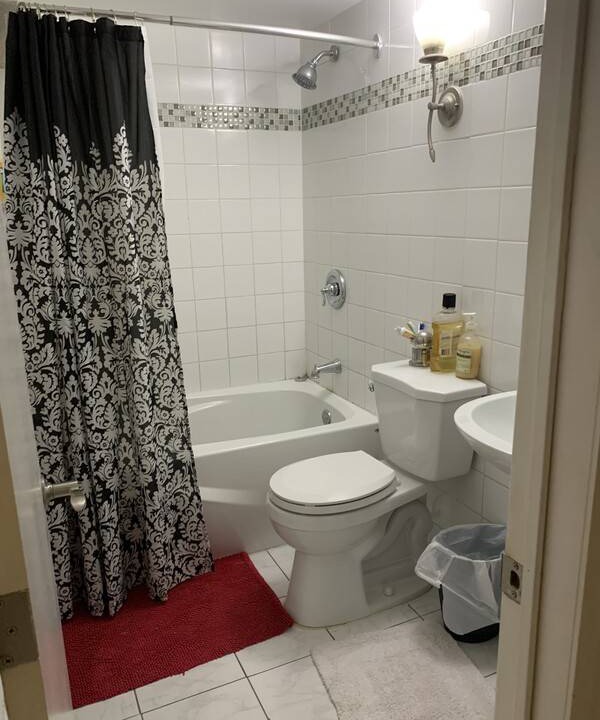 Photo of Bathroom in Cote-Des-Neiges—Notre-Dame-De-Grace