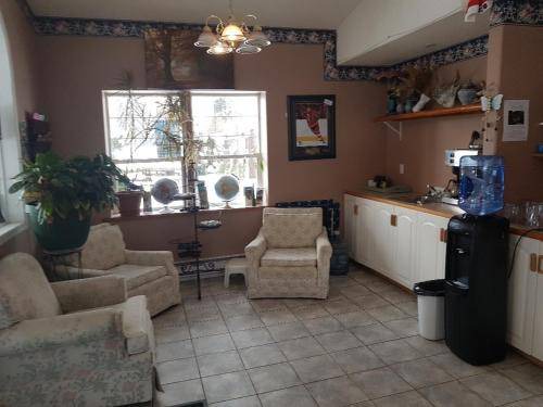Photo of Livingroom in Sicamous