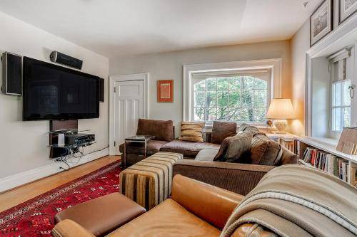 Photo of Livingroom in Rosedale