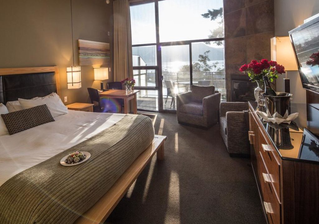 Photo of Livingroom in Brentwood Bay