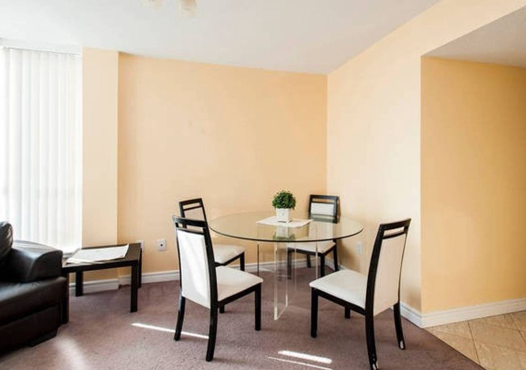 Photo of Livingroom in Bay Street Corridor