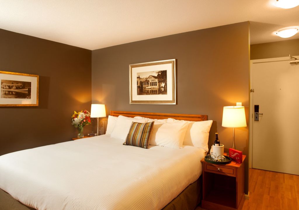 Photo of Bedroom in Harrison Hot Springs