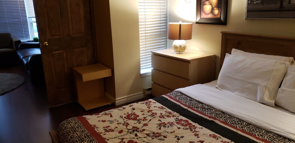 Photo of Bedroom in Bay Street Corridor