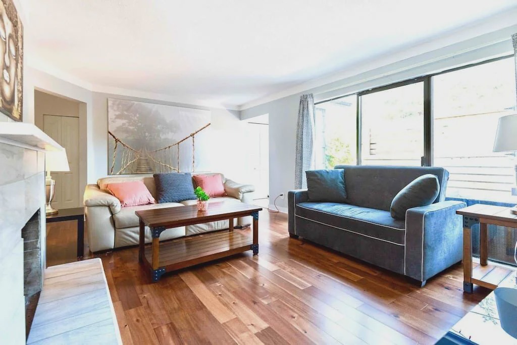 Photo of Livingroom in Saanich East