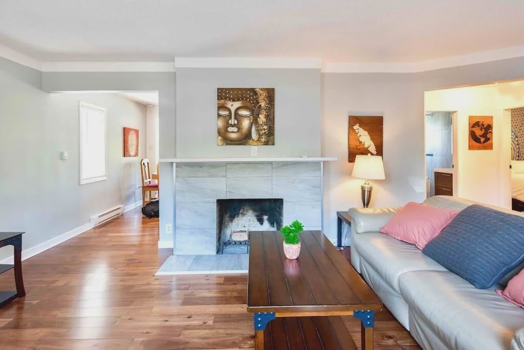 Photo of Livingroom in Saanich East